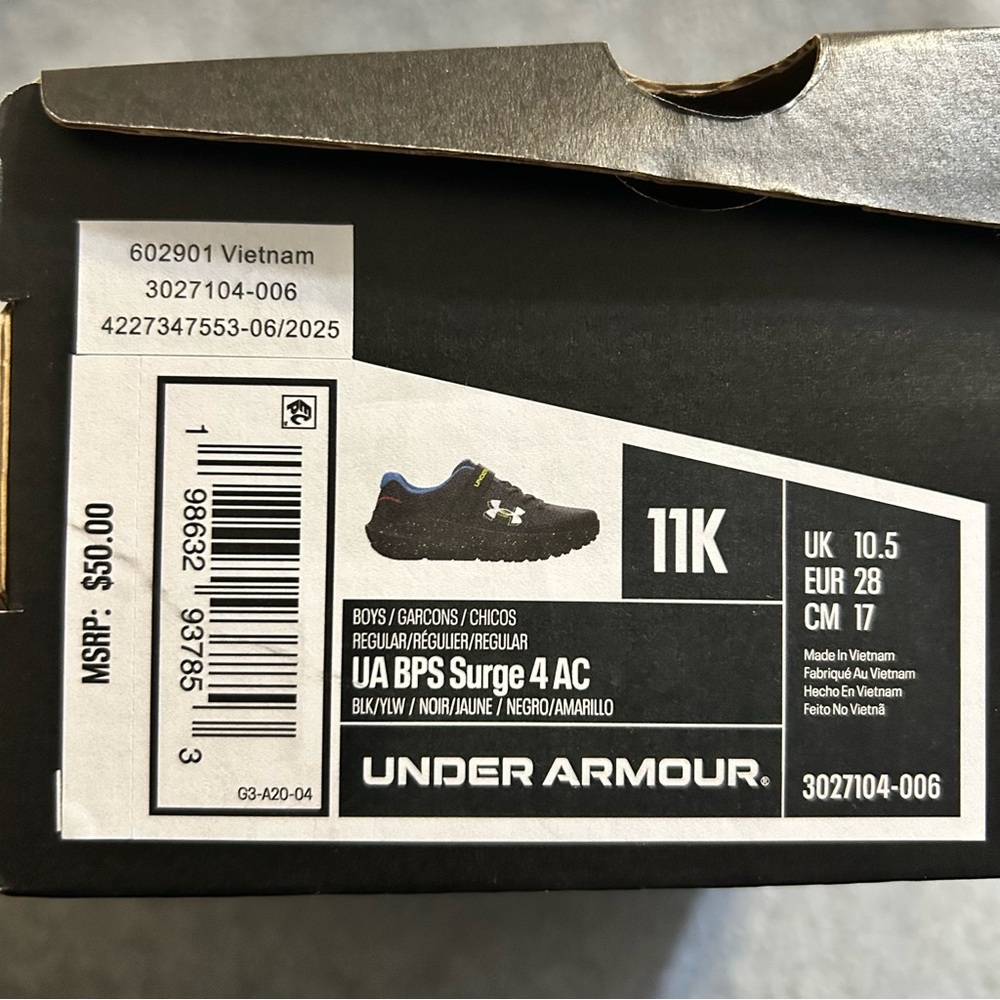 Under Armour Surge 4  Sneakers Boys US 11 Black Running Shoes NIB - Picture 5 of 5